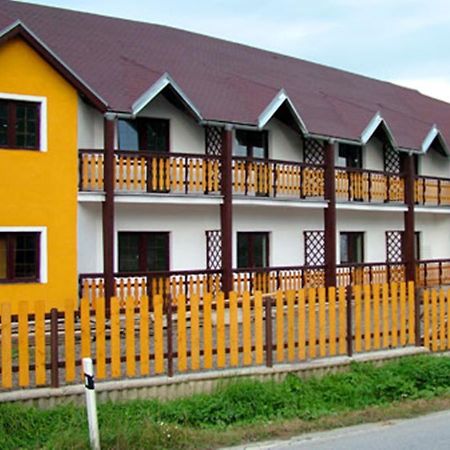 Vlachovo Motel Pod Stromisom المظهر الخارجي الصورة